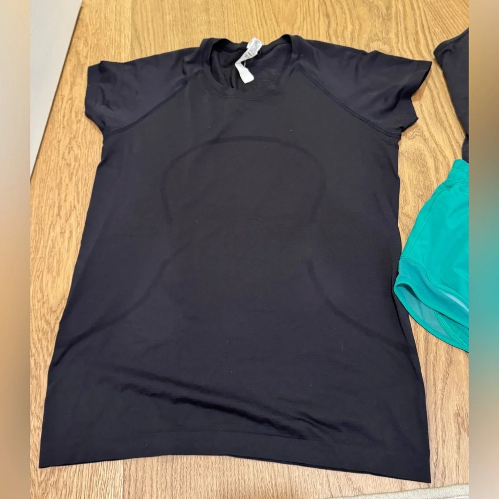 Lululemon Lot - active wear tops and shorts - Picture 3 of 6